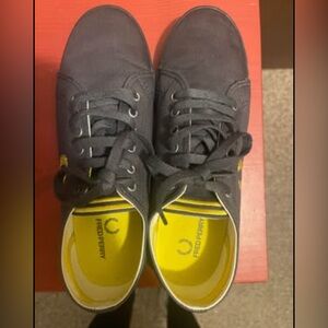 Fred Perry  Navy Canvas Sneakers Men’s size 7.5